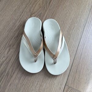 Kuru Kala Sieva Womens Beige Gold Walking Flip Flop Thong Sandals (Size 6??)